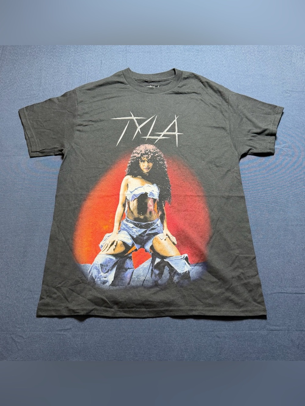 100% Cotton Medium NWOT Tyla T-Shirt Ceremony Of Roses